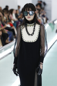 1934405464_GucciRunwayMilanFashionWeekSpringSummerrkG4ZubjXlgx.thumb.jpg.65ad2b638dcbd7400c2a09adc9887261.jpg