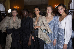 193748018_BrockCollectionSpring2020BackstageRNKkPQXE9-gx(1).thumb.jpg.3cdd4eca9fc3c076f66baca9668b6f2b.jpg