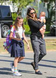 Jennifer+Garner+kids+out+_K34RSfHtPXx.jpg