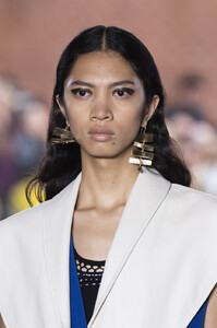 1947067449_3.1PhillipLimSpring2020DetailssqR0HVVGHrHx.thumb.jpg.b622f0dde14e208ae0a5824a3cd7193c.jpg
