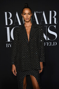 Lais+Ribeiro+Harper+BAZAAR+Celebrates+ICONS+_3lhbBrcXPRx.jpg