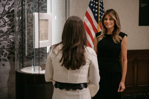 First+Lady+Melania+Trump+Rings+Opening+Bell+DPZZG_3b6pHx.jpg