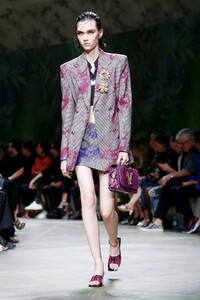 Sofia Steinberg Versace Spring 2020 RTW MFW 2.jpg
