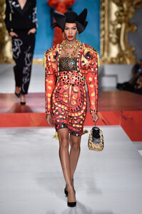 Joan+Smalls+Moschino+Runway+Milan+Fashion+PT1Ha7EFUwSx.jpg