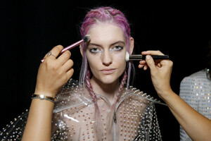 1976592396_LovePrettyBackstageSeptember2019NewYorkx81YhQfn1Hlx.thumb.jpg.ddf6545704fc870f7df4e01e2836ed8b.jpg