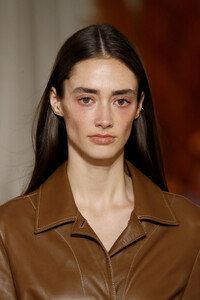 1984454263_StaudRunwaySeptember2019NewYorkFashionkhKgh7OaA46x.thumb.jpg.2a5a55ad229b24edc9cb9b87b3f809c5.jpg
