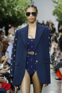1984948343_MichaelKorsCollectionSpring2020RunwayP4jh0pZmQxpx.thumb.jpg.dddb3d8642ab8ff1b097292b2ea788a2.jpg