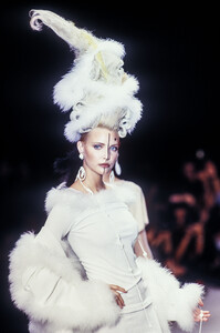 1988114704_KarlLagerfeld1994WomenRTW112.thumb.jpg.75348bb77cbc1060aa2cf5dd3aa0790e.jpg