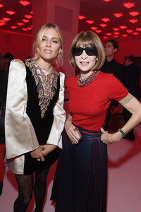 Anna+Wintour+Gucci+Front+Row+Milan+Fashion+AoWL1Z3Nwkrx.jpg