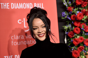 Rihanna+Rihanna+5th+Annual+Diamond+Ball+TRQVaNKdY9yx.jpg