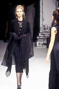 2015669764_JeanPaulGaultier1993WomenRTW49.thumb.jpg.ac33eea5d5c42d2d43d0d47aa1b2b307.jpg