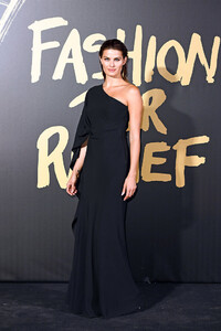 Isabeli+Fontana+Red+Carpet+Arrivals+Fashion+fUYF0m1kvd7x.jpg