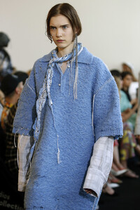 2026397325_ACNESTUDIOSRunwayParisFashionWeekHaute5U_k14Kh9URx.thumb.jpg.51ae0f95d4b7f63a7b0fdba15d87b8c6.jpg