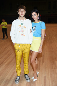 Dua+Lipa+Marc+Jacobs+Spring+2020+Runway+Show+nqeMNlXfjUWx.jpg