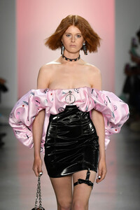 2035837764_LovePrettyRunwaySeptember2019NewYorkxSCAMGV8njox.thumb.jpg.863dd789e846fb03a258c2465cac9c8d.jpg