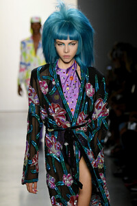 2050950198_JeremyScottRunwaySeptember2019NewYork9qhjfJ0ttPcx.thumb.jpg.4cbeab7b74991cdad58c972f62aed0af.jpg
