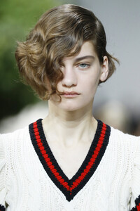 2056264224_MichaelKorsCollectionSpring2020RunwayHXnwYQRxqlVx.thumb.jpg.adb02a043b40def5945cd974092ba9bd.jpg