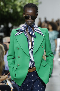 2056732297_MichaelKorsCollectionSpring2020RunwayqFDEs3iIFbAx.thumb.jpg.421f5c34ef79c53ea9dbbbe9376221fa.jpg