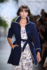 2059184081_DennisBassoRunwaySeptember2019NewYorkq-1JCY3SCeNx.thumb.jpg.fef6ab3858e79b286bbf8c4990ff520a.jpg