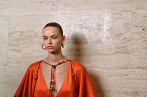 205932818_TRESemmexOscardelaRentaNYFW1weJPuFHT0Wx.thumb.jpg.c6265c02d96a20c491ed34c2be01c8b1.jpg