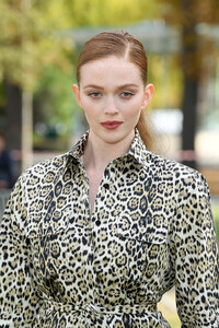 Larsen+Thompson+Elie+Saab+Front+Row+Paris+4Q20CBFCOLKx.jpg