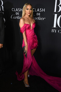 Jasmine+Sanders+Harper+BAZAAR+Celebrates+ICONS+zMtYe1HgEInx.jpg