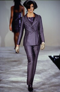 2080534379_marc-jacobs-fw-1995-linda-evangelista(10).thumb.jpg.5bd9746a89b61d53c6773b824dda0d13.jpg