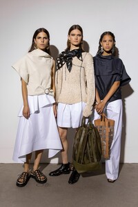 2080733976_phillip-lim-bks-m-rs20-8785(1).thumb.jpg.963a8aa187f4f84e60c456cd4debd560.jpg