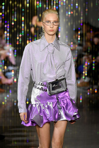 2081566338_AreaRunwaySeptember2019NewYorkFashionD9OnRhF7tNUx.thumb.jpg.b453eeaaefc4ea98b50b5baa7e019a75.jpg