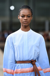 2083558087_LongchampSS20RunwayShowAccessoriesDetailso1btYbG8CTZx.thumb.jpg.392ad5cd3176813f0918cbf285cb977c.jpg