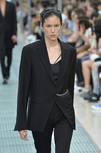 2084747677_AlyxRunwayParisFashionWeekMenswearSpringPS-PBlexN4dx.thumb.jpg.3df27220bc2ec9b5a85e47d75aef11c1.jpg