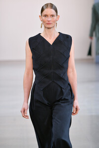 2088373485_BevzaRunwaySeptember2019NewYorkFashionPmilpAawRxQx.thumb.jpg.b525e24036b84d82a30367f1f86f0a8f.jpg