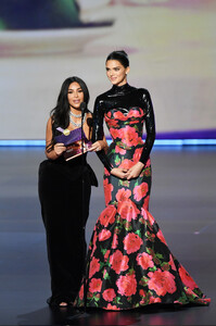 Kendall+Jenner+71st+Emmy+Awards+Show+vKMqZbfS6p4x.jpg