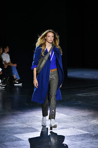 2092973691_RagBoneRunwaySeptember2019NewYorkFashion0fE91Pnq77Wx.thumb.jpg.3ba936310ef42855eb1cdd30e602217c.jpg