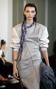 2094464897_ACNESTUDIOSRunwayParisFashionWeekHauteWac7Qb4cGpRx.thumb.jpg.144c5a6a6842014d1e1eecba45b81eb9.jpg