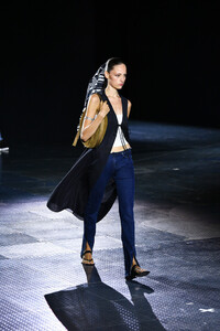 2098410206_RagBoneRunwaySeptember2019NewYorkFashionizFLWZS3GOPx.thumb.jpg.0912df5553b355fcde8ef47388ca6237.jpg
