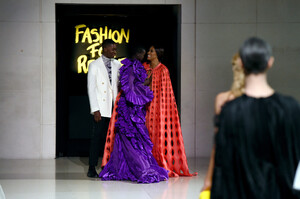 Adut+Akech+Runway+Fashion+Relief+London+2019+YT_oRWicBXAx.jpg