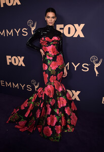 Kendall Jenner attends the 71st Emmy Awards at Microsoft Theater on September 22, 2019 in Los Angeles, California. 2.jpg