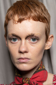 2102354281_GucciSpring2020BackstagenVbBQXovTe8x.thumb.jpg.c8ae609f3b4d53b399c1454b6f4254e6.jpg