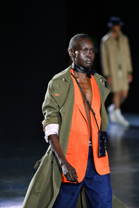 2104558455_RagBoneRunwaySeptember2019NewYorkFashionv0rxr9BiQFrx.thumb.jpg.3932fd0083a932f56461e68fed63f2c5.jpg