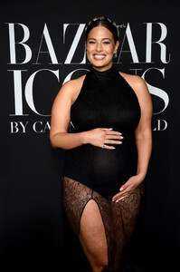 Ashley+Graham+Harper+BAZAAR+Celebrates+ICONS+R0MseeIdW6jx.jpg