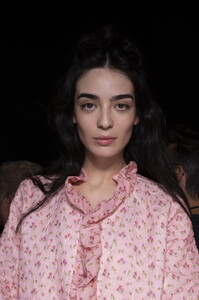 210842789_AnnaSuiSpring2020BackstagegtD1PuYS1p0x.thumb.jpg.fb44dd0e4cf76a15b6c0ca19cf499758.jpg
