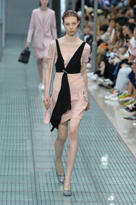 2109155179_AlyxRunwayParisFashionWeekMenswearSpringS3N-gcgaVhnx.thumb.jpg.855f1d501e50741699bb1dc41ba8b82d.jpg