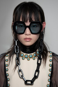 2109835599_GucciSpring2020Backstage8q2wPnxw6T5x.thumb.jpg.b9a53ecd927d6d32b27b29b8acbed545.jpg