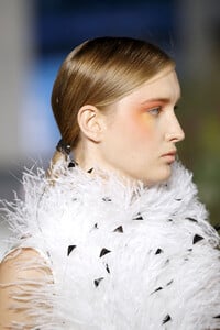 2113760375_JasonWuCollectionRunwaySeptember2019q8iZygbjsF9x.thumb.jpg.887591f5f5bce75c10d74f3aed950f2f.jpg
