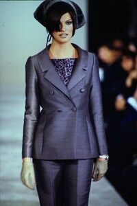 2119085062_marc-jacobs-fw-1995-linda-evangelista(6).thumb.jpg.5862b8046c42f3167a85b311f70d9e49.jpg