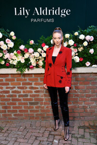 Larsen+Thompson+Lily+Aldridge+Parfums+Launch+W4NfVXlmnGUx.jpg