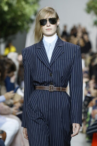 213050047_MichaelKorsCollectionSpring2020RunwayKprRgrONUltx.thumb.jpg.6653de1941f8e6862d8eb81cfc4e92e7.jpg