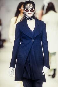 2131650481_KarlLagerfeld1993WomenRTW87.thumb.jpg.63bc88e91c24a1ebec0658d5f3f71f81.jpg