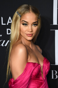 Jasmine+Sanders+Harper+BAZAAR+Celebrates+ICONS+sT9u4fch8Ayx.jpg